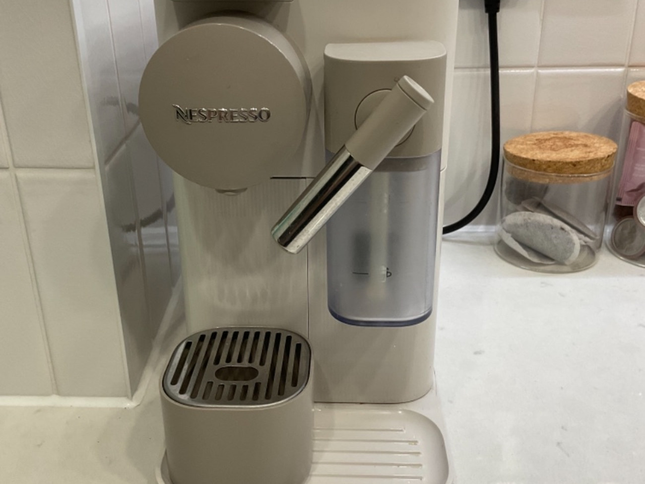 De Longhi Nespresso Cappuccino Maker