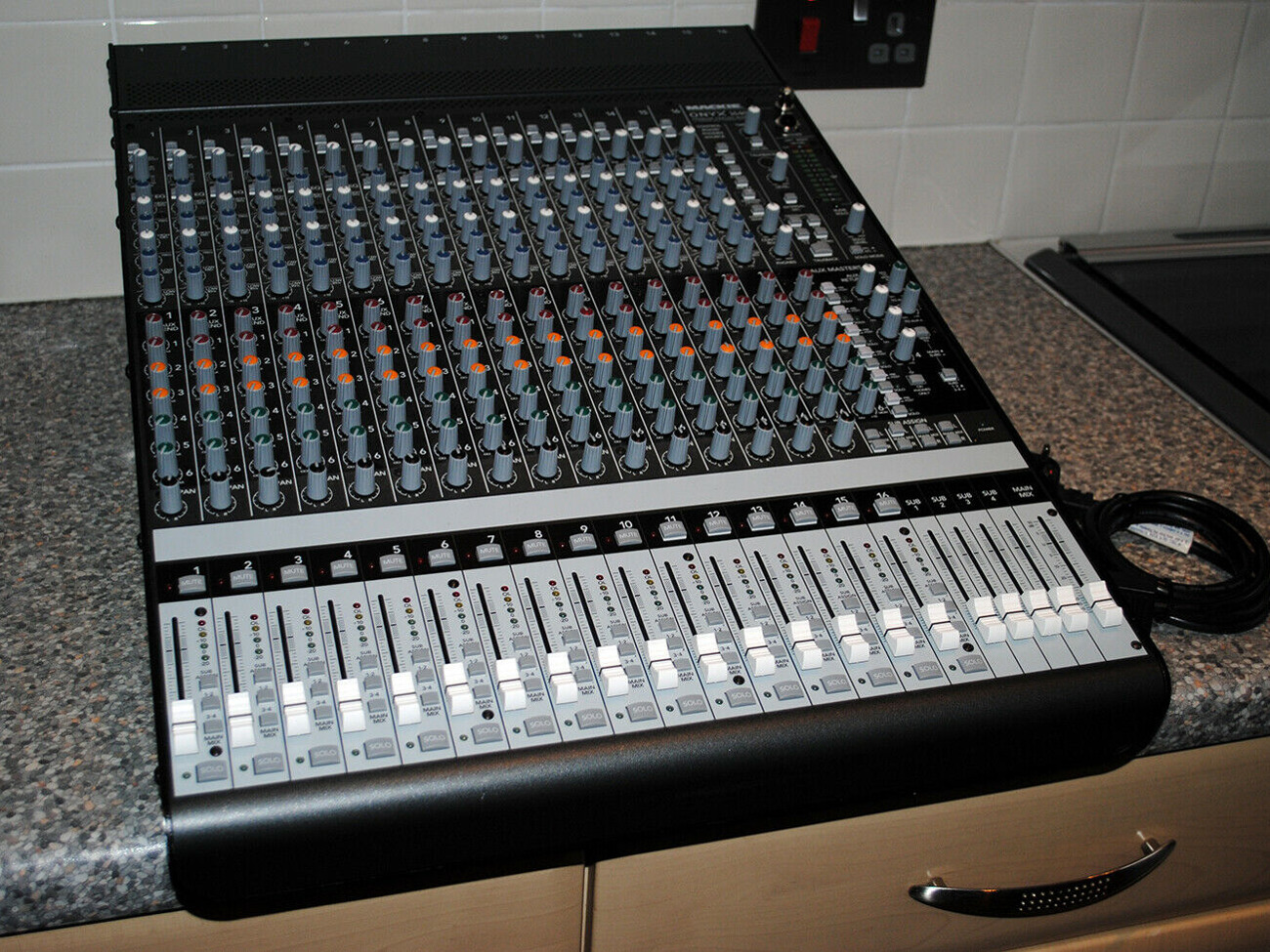 Rent Mackie Onyx 1640i In London Rent For 30 00 Day 150 00 Week 499 84 Month Fat Llama
