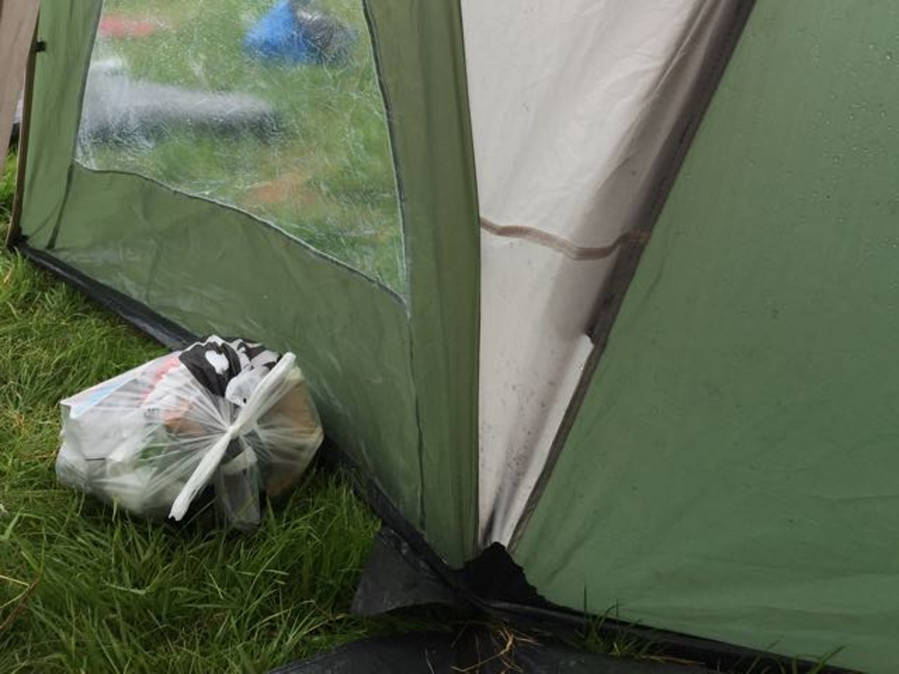 Rent Massive ~10 person tent in London Rent Massive ~10 person tent in London