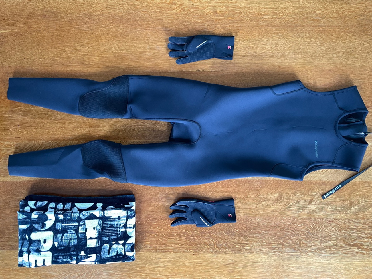 Men’s Large L Sleeveless Patagonia Wetsuit + Gloves & Towel