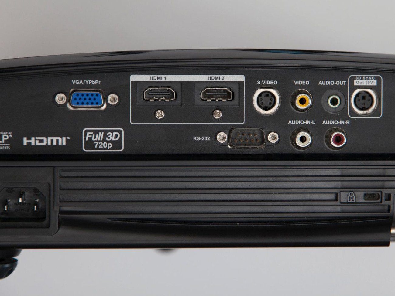 Rent Optoma GT750 projector in Bicester 