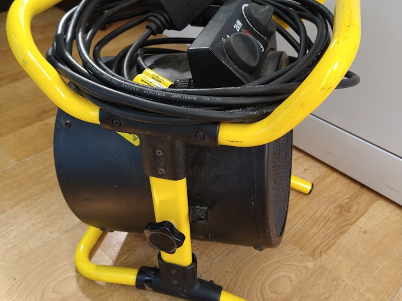 Rent STANLEY FREESTANDING SPACE HEATER FAN 2000W in London (rent for £10.00  / day, £5.00 / week)