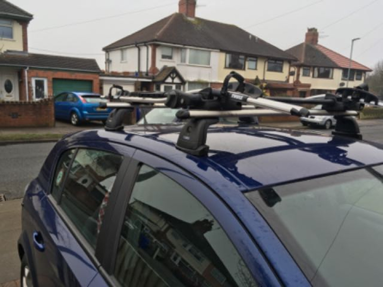 Rent Thule 591 Bike Roof Rack (2) in 