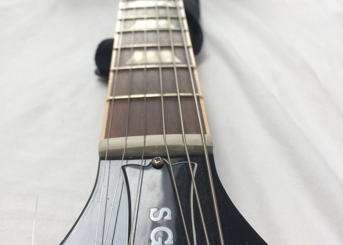 Rent Gibson SG Standard 2016 Tradicional en ébano in Espartinas (rent for  €36.00 / day, €25.71 / week)