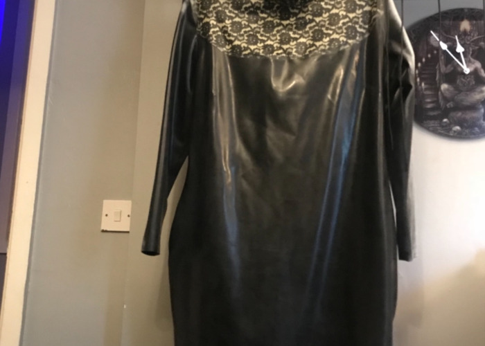 Rent Mistress dress latex perfect condition in London (rent for £50.00 /  day, £35.71 / week)