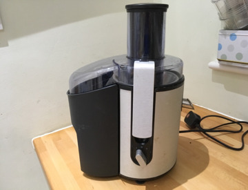 Rent Juicer: Philips 700W in Poole Rent Philips juicer 700w in Poole (rent