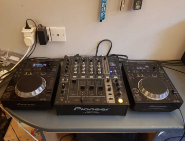 Rent Dj Equipment Hire Decks Mixers Cdj S Fat Llama