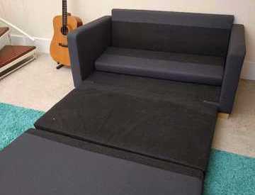 Small Sofa Pull Out Bed In London For 10 00 Day Small Sofa Pull Out Bed In London